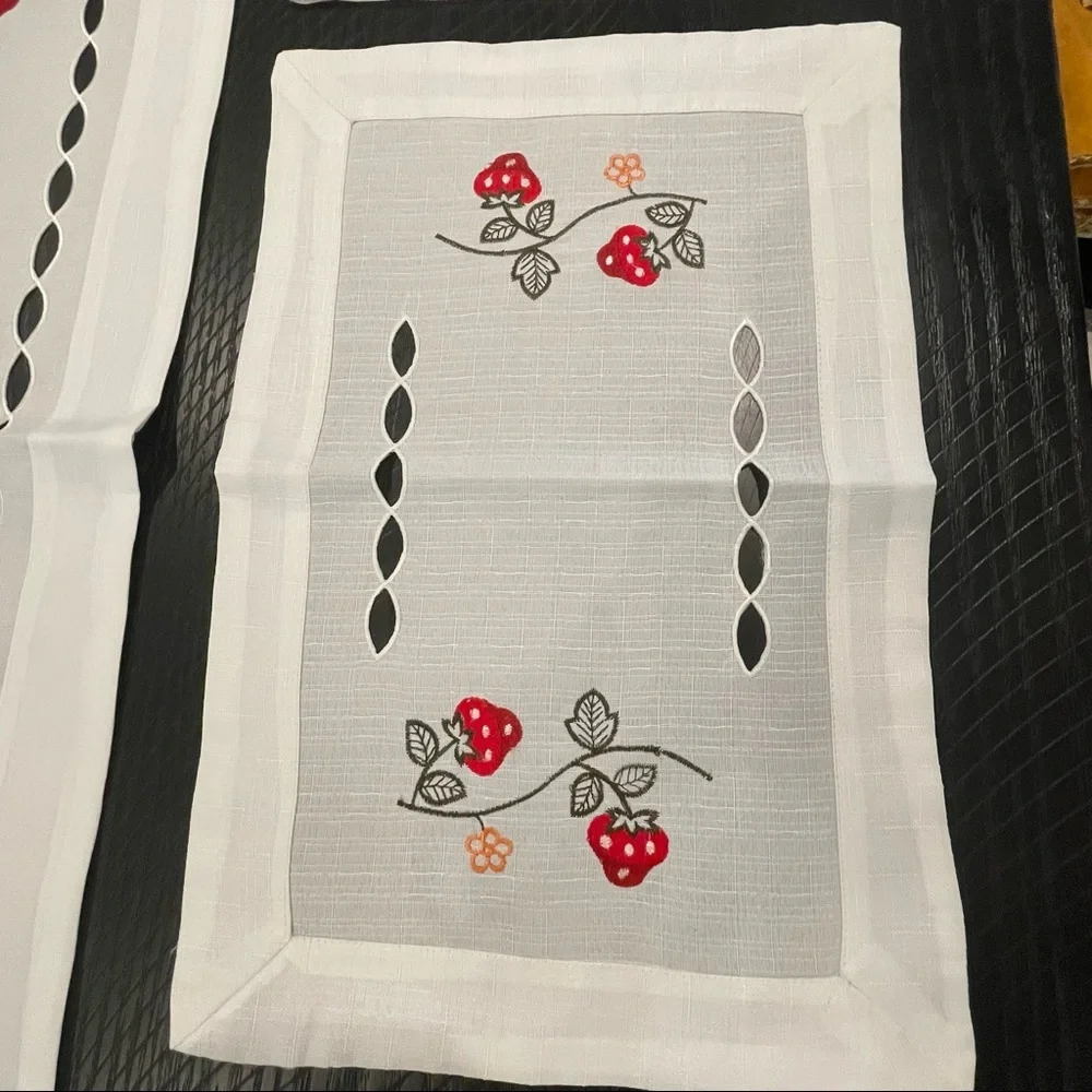 Never Used Handmade in Portugal 4 Piece Table Top Linen Set